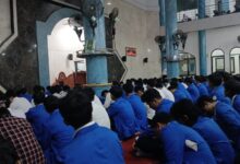 Ratusan mahasiswa KKN UMP mengikuti Gerakan Salat Subuh Berjamaah di Masjid KH Ahmad Dahlan sebelum terjun pengabdian masyarakat.