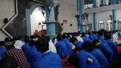 Ratusan mahasiswa KKN UMP mengikuti Gerakan Salat Subuh Berjamaah di Masjid KH Ahmad Dahlan sebelum terjun pengabdian masyarakat.