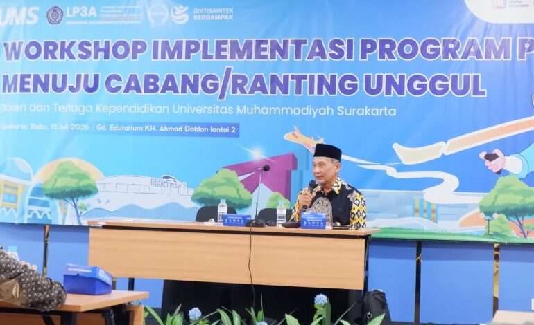 Prof Kuswaji Dwi Priyono berbicara dalam Workshop LP3A UMS untuk implementasi program P2M menuju Cabang dan Ranting Muhammadiyah unggul.