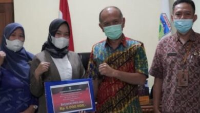 Mahasiswi Jepara ke Jepang saat menerima dukungan dari Bupati Jepara Witiarso Utomo di ruang kerja Bupati.