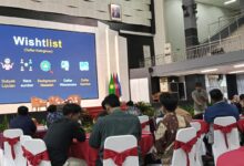 Peserta Akademi Jurnalistik Muhammadiyah 2026 menyimak materi teknik jurnalistik digital tentang poin-poin penting liputan di aula Universitas Muhammadiyah Purwokerto.
