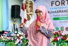 Aksi kreatif guru BK saat mengisi materi MPLS SMK Muhammadiyah 01 Keling Jepara.