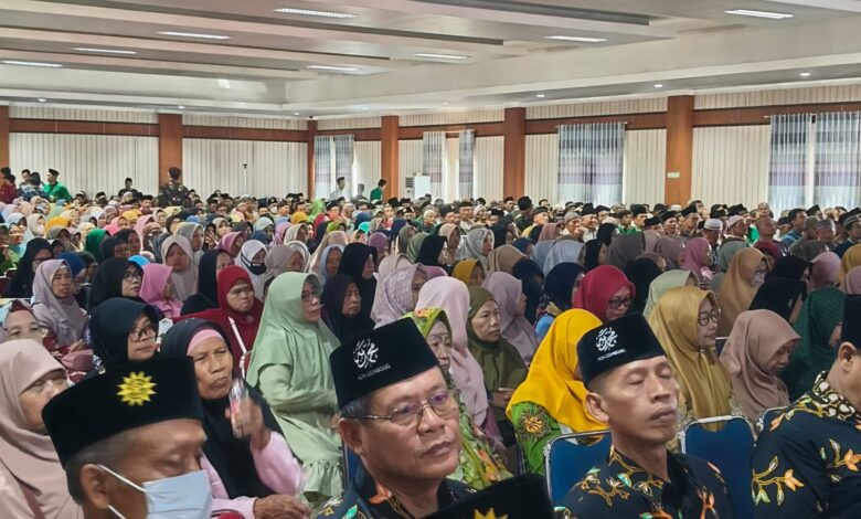 Suasana khidmat jamaah yang menghadiri acara pengajian Muhammadiyah.
