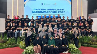 Foto bersama peserta dan narasumber Akademi Jurnalistik Muhammadiyah untuk memperkuat branding sekolah Muhammadiyah di UMP Purwokerto.