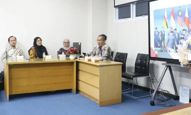 Prospek kerja Sastra Inggris sebagai penerjemah pemerintah di Setneg RI saat sharing session di FIBK UMP