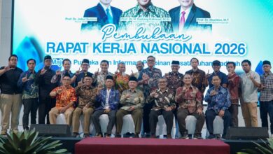 Foto bersama pengurus PP Muhammadiyah dan peserta Rakernas MPI 2026 di UMP untuk membahas transformasi digital Muhammadiyah.