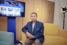 Dosen Ilmu Komunikasi UMS Agus Triyono membahas dampak algoritma media sosial terhadap personal branding anak muda.