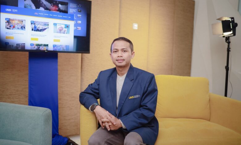 Dosen Ilmu Komunikasi UMS Agus Triyono membahas dampak algoritma media sosial terhadap personal branding anak muda.