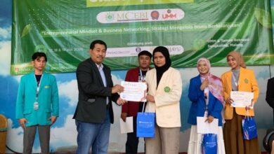 Mahasiswa UMPWR menerima penghargaan juara nasional pada ajang Studentpreneur Bootcamp MCEBI 2026 di Malang