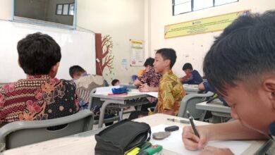 Siswa baru SMP Mutual Magelang mengikuti lomba menggambar dalam ajang Mutual Got Talent saat orientasi MOW.