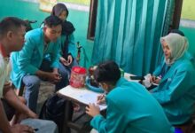 Mahasiswa UMS menandatangani MoU terapi hortikultura disabilitas bersama perwakilan Komunitas Disabilitas Karya Manunggal di Boyolali.