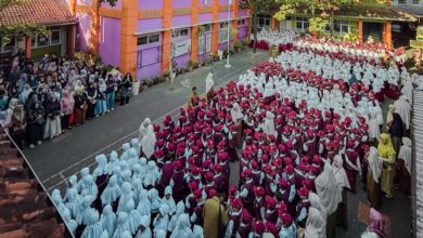 MPLS SD Muhammadiyah Temanggung menggelar apel pembukaan masa pengenalan sekolah dihadiri siswa baru dan orang tua