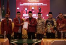 Prosesi penyerahan SK pelantikan pengurus KM3 DPD IMM Jawa Tengah di Salatiga