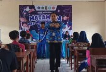 Edukasi pencegahan perundungan dalam pematerian Bimbingan Remaja Usia Sekolah untuk mewujudkan sekolah bebas bullying di MTs Muhammadiyah Kaloran.