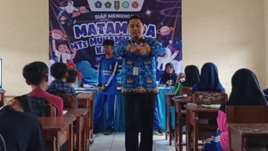 Edukasi pencegahan perundungan dalam pematerian Bimbingan Remaja Usia Sekolah untuk mewujudkan sekolah bebas bullying di MTs Muhammadiyah Kaloran.