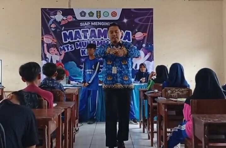 Edukasi pencegahan perundungan dalam pematerian Bimbingan Remaja Usia Sekolah untuk mewujudkan sekolah bebas bullying di MTs Muhammadiyah Kaloran.