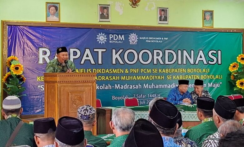Suasana Rapat Koordinasi AUM Pendidikan PDM Boyolali di Aula PDM untuk mewujudkan sekolah unggul Muhammadiyah.