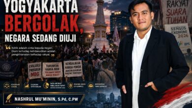 Poster grafis dengan tajuk Yogyakarta Bergolak Negara Sedang Diuji menampilkan foto Nashrul Mu'minin, S.Pd, C.PW di latar belakang aksi demonstrasi.