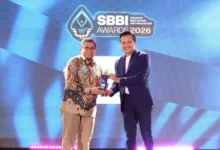 dr. Arief Budiman dari RS PKU Muhammadiyah Surakarta menerima penghargaan Best Hospital Digital Experience di SBBI Awards 2026.