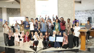 Peserta dan panitia Summer Camp FT UMS foto bersama pada Closing Ceremony di Gedung Induk Siti Walidah UMS Surakarta.