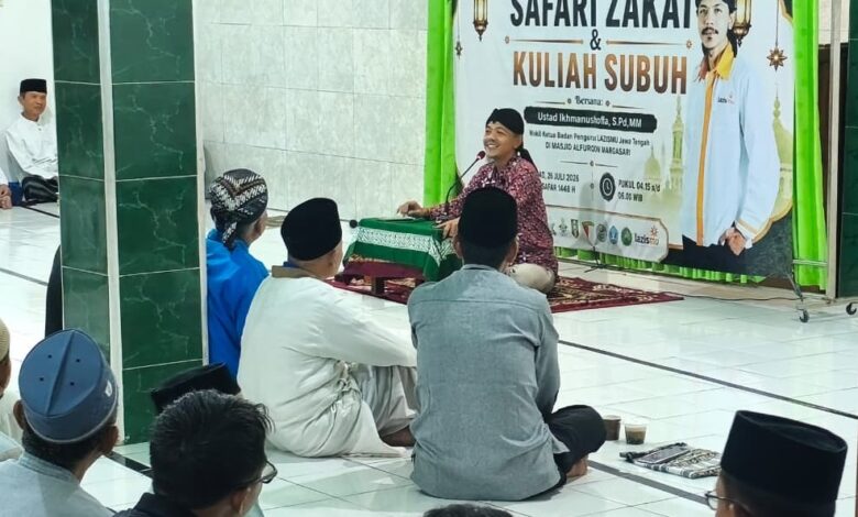 Ikhwanushoffa Wakil Ketua Lazismu Jateng memberikan kajian Safari Zakat dan Kuliah Subuh di Masjid Al Furqon Margasari Tegal