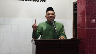 Ustaz Dwi Jatmiko menyampaikan ceramah investasi abadi tanpa rugi di Masjid Al Muthmainnah Nusukan Solo
