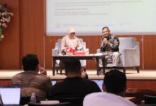 Direktur Sumber Daya Kemdiktisaintek Prof Sri Suning Kusumawardani memaparkan materi regulasi karier dosen terbaru Kemdiktisaintek di UMP