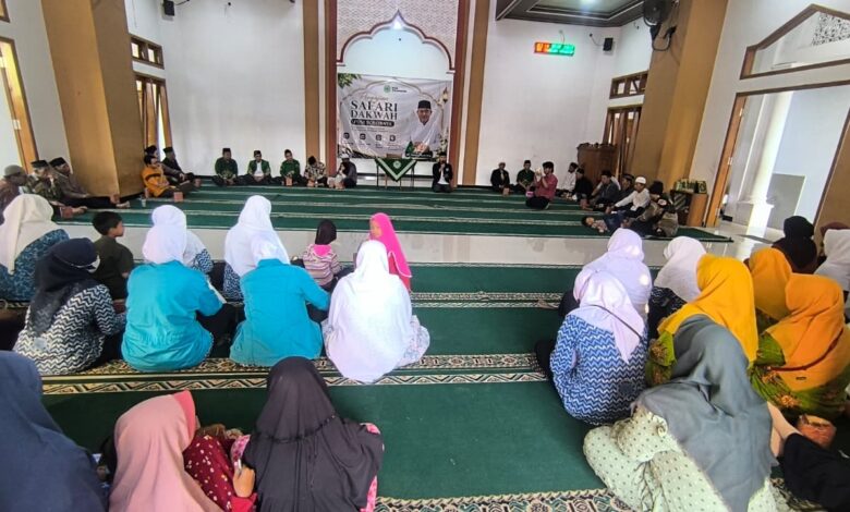 Suasana jamaah mengikuti Pengajian Safari Dakwah PDM Solo Raya di Masjid An-Nur SMP Muhammadiyah 7 Colomadu