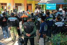Sekelompok anggota Bikers Mu Chapter Sleman sedang berkumpul untuk melakukan aksi bakti sosial dan donasi di SD Muhammadiyah Kregan.