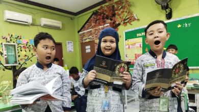 Suasana peluncuran Mutabaah Book Daily Practice di SD Muhammadiyah 1 Surakarta yang dihadiri oleh guru dan para siswa.