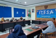 Suasana kegiatan benchmarking kurikulum D3 Statistika ITESA Semarang bersama pakar dan pengguna lulusan.