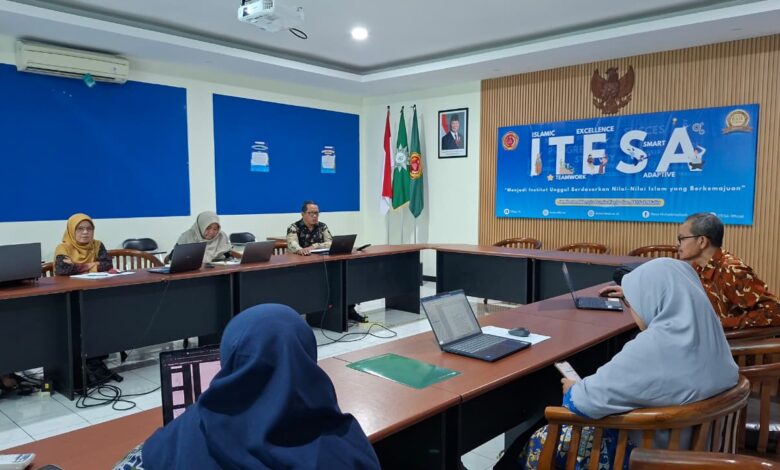 Suasana kegiatan benchmarking kurikulum D3 Statistika ITESA Semarang bersama pakar dan pengguna lulusan.
