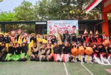 Siswa SD Muhammadiyah Temanggung mengenakan pakaian adat dan kostum tari saat mengikuti Lomba Tari Daerah dalam perayaan HUT RI ke-81 SD Muhammadiyah Temanggung.