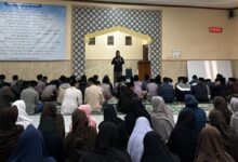 Suasana kegiatan internasionalisasi pendidikan UMP saat pembicara memberikan pengarahan di hadapan puluhan santri PP MBS Wanayasa Banjarnegara.