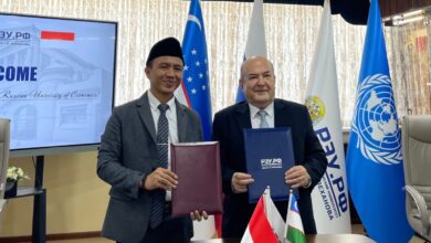 Wakil Dekan FH UMP Dr Yusuf Saefudin saat penandatanganan dokumen kerja sama akademik di Plekhanov Russian University of Economics Uzbekistan.