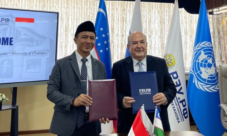 Wakil Dekan FH UMP Dr Yusuf Saefudin saat penandatanganan dokumen kerja sama akademik di Plekhanov Russian University of Economics Uzbekistan.