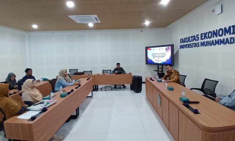 Suasana ruang rapat FEB UMS saat pertemuan membahas program Double Degree FEB UMS bersama delegasi MSU Malaysia.