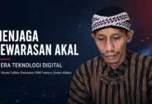 Rumini Zulfikar dalam feature image artikel tentang menjaga kewarasan akal di era teknologi digital.