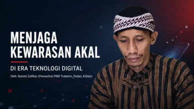 Rumini Zulfikar dalam feature image artikel tentang menjaga kewarasan akal di era teknologi digital.