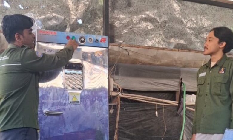 Inovasi mesin pengeringan jamur kuping berbasis teknologi oven 10 rak buatan tim UMS di Desa Polokarto Sukoharjo.