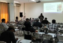 Suasana pelatihan klien standar oleh Prodi Pendidikan Profesi Ners FIKKES UNIMUS Semarang jelang pelaksanaan OSCE.