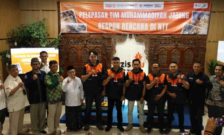 Pelepasan tim relawan Muhammadiyah Jateng bencana NTT oleh Ketua PWM Jateng Dr KH Tafsir di kantor Lazismu Jawa Tengah.