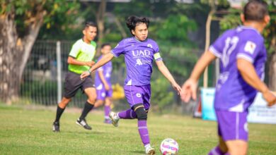 Pemain UAD nomor punggung 10 membawa bola dalam laga perebutan juara 3 UMY Cup 2026 lawan Bank BSI.