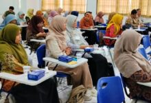 Pemanfaatan AI untuk guru sains dalam program pelatihan UMS TESLA 2026.