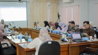 Suasana workshop persamaan persepsi dan penilaian yang dihadiri oleh dosen di FKG UMS.