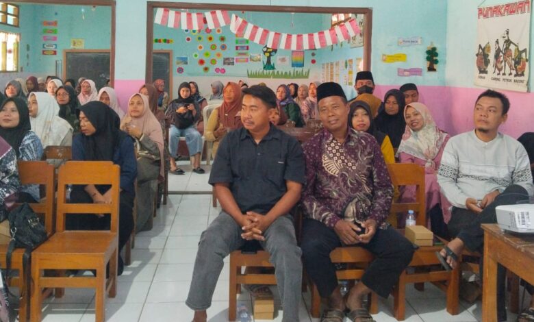 Wali murid dan tamu undangan menghadiri acara Awalussanah dan Parenting di MIM Bandung Boyolali.