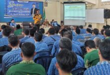Peserta seminar motivasi Guru Muhammadiyah Era AI sedang menyimak pemaparan dari Dr. Hardi Santosa di Purbalingga.