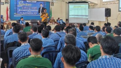 Peserta seminar motivasi Guru Muhammadiyah Era AI sedang menyimak pemaparan dari Dr. Hardi Santosa di Purbalingga.