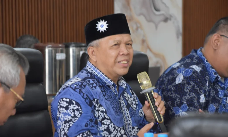 Wakil Ketua Bidang 4 LPEK PP Muhammadiyah, Taufik Ridwan, berbicara memaparkan konsep Wisata Religi Muhammadiyah dalam rapat audiensi bersama PWM Jawa Tengah.