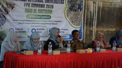 Perwakilan Unimus, dosen pendamping, dan Lurah Pringapus saat visitasi PPK Ormawa IMM Al Haytham di Kelurahan Pringapus.